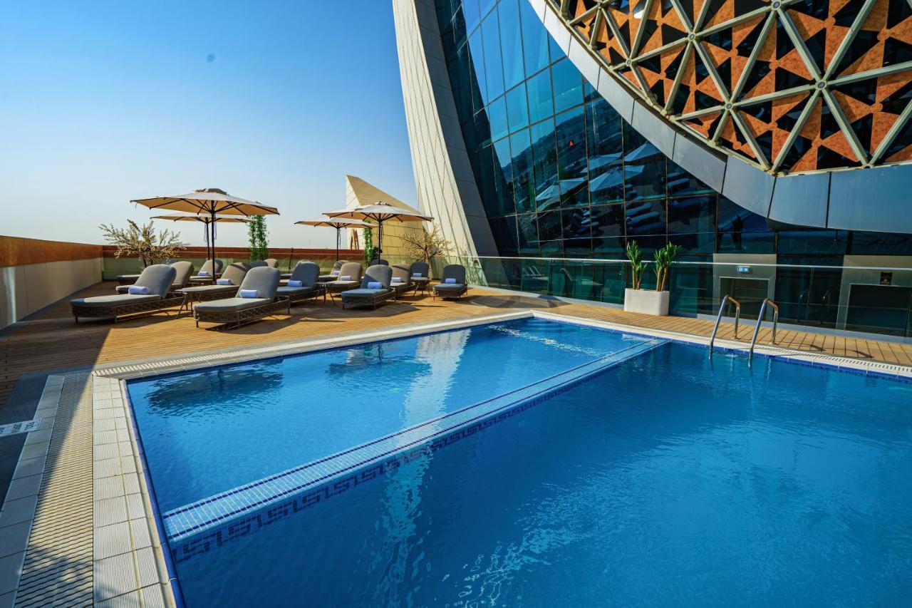 Velero Hotel Doha Lusail Extérieur photo The swimming pool at the hotel